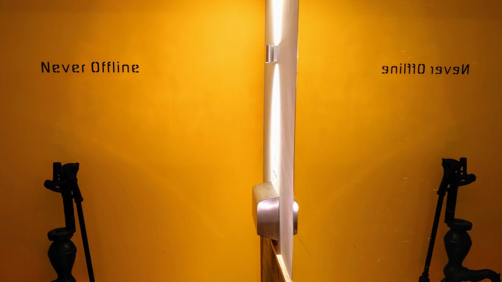 初四，信義區，舒適網美店 Note - Never Offline Rrrr! 地下室的廁所