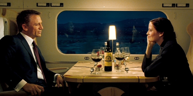 《007 首部曲：皇家夜總會》 Vesper and Bond - 這對男女主角在火車上初次見面的對談，真的是互相打量、高級鬥嘴、高手過招的經典。
