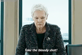 M 夫人：「 Take the bloody shot! 」 - 《007 空降危機》”Skyfall”